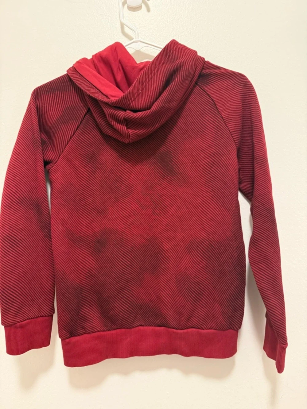 Underarmour Boys Sweatshirt Hoodie Red And Black Abstract Lines Size Medium